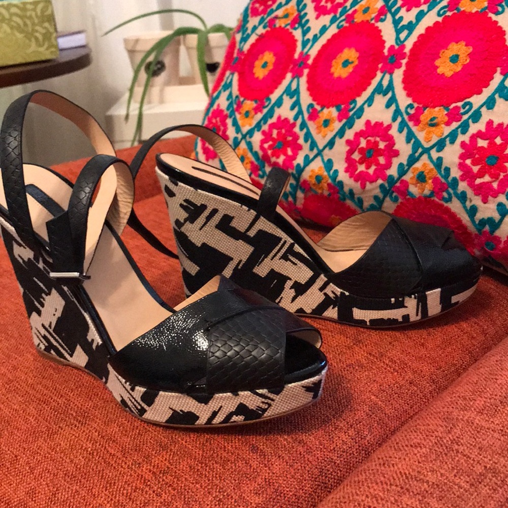 Longchamp Platform - Picture 1 of 6